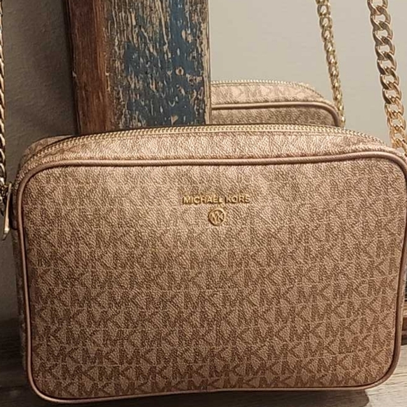 Michael Kors Metallic Signature East West Crossbody, rose gold